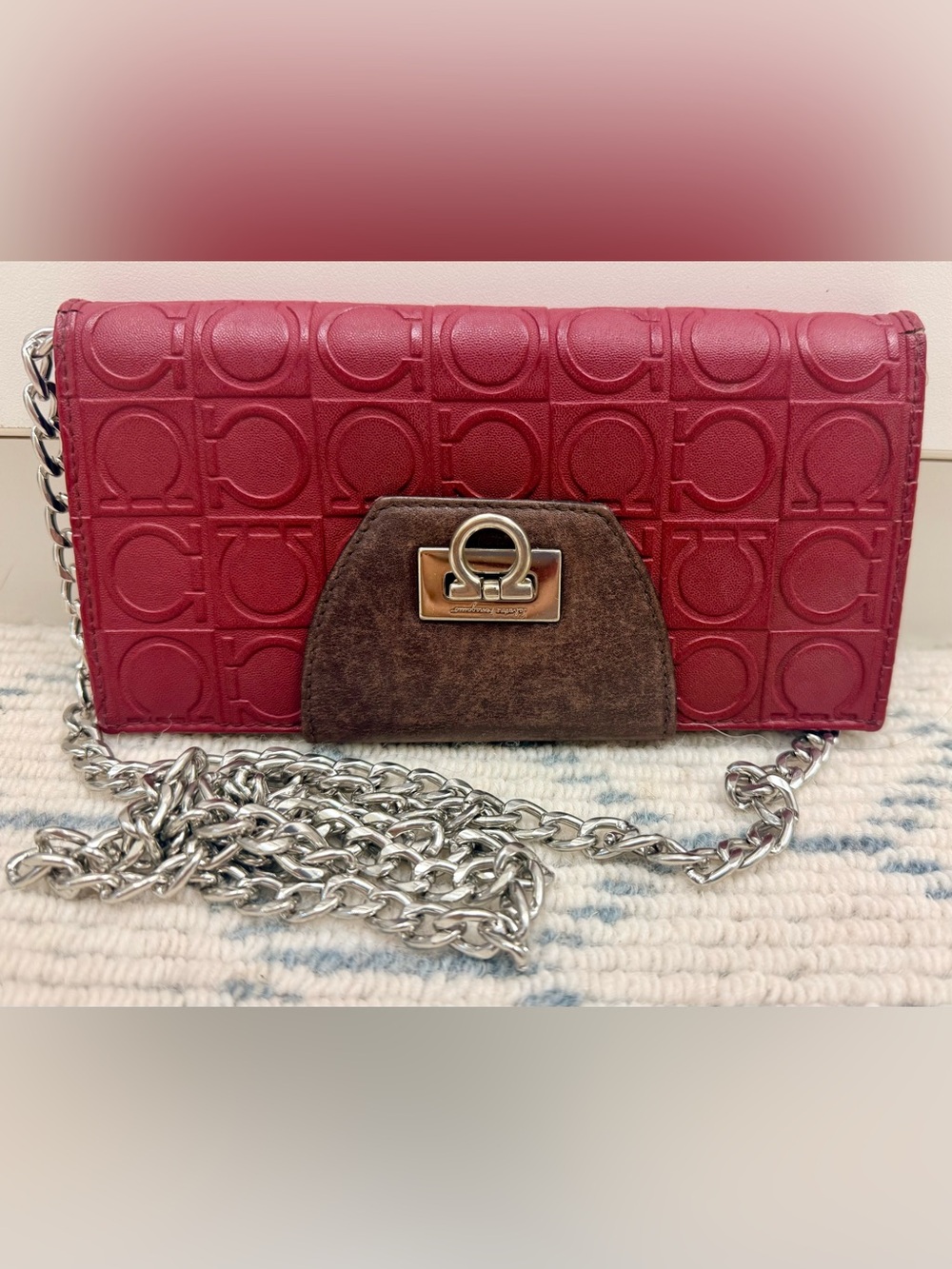 FERRAGAMO Vintage Y2K Red Monogram Embossed Leather 2-Tone Wallet W/ Chain - Picture 2 of 16